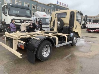 Camion à benne basculante ISUZU 4X2 ELF 5-10m³ avec fonction de compactage, camion chargeur hydraulique pour la collecte des déchets