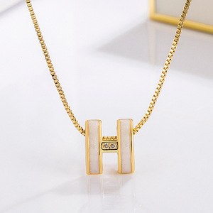 Collar con Colgante de Letra H Moderno y Elegante con Cadena de Eslabones Chapada en Oro de 18K para Mujer, Diseño de Lujo Ligero, para Uso Diario, Fiestas, Regalo - Product Image 2