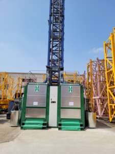 Elevador de construcción resistente Carga de 3,2 toneladas, altura de 150m, estructura reforzada, para grandes proyectos de infraestructura - Product Image 1