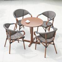 Ensemble de table et chaises en bois de style décontracté et durable pour l'extérieur, structure en bois d'hévéa, idéal pour les salons de thé, jardins, cours et balcons, ensemble trois pièces