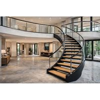 Escalier intérieur sur mesure pour villas avec marches en bois et options de formes multiples