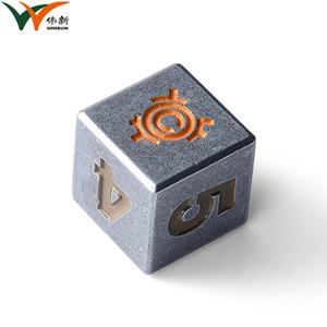 Dados de Juego de Metal Sólido con Diseño Antiguo y Logotipo Personalizado, Dados de Casino - Product Image 6
