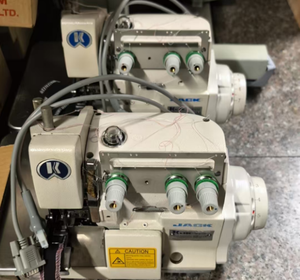 Machine à <span class=keywords><strong>coudre</strong></span> industrielle Jack 747f d'occasion, <span class=keywords><strong>surjeteuse</strong></span> quatre fils avec nouveau moteur Direct Drive - Product Image 6