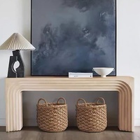 Table console de style ancien et discret pour entrée, couloir ou salon, en bois, décoration intérieure