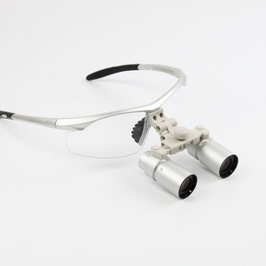 ไฟฉาย LED พกพาแบบคาดศีรษะสำหรับทันตกรรม แว่นขยายศัลยกรรม แว่นขยายทางการแพทย์ กำลังขยาย 4 เท่า - Product Image 1