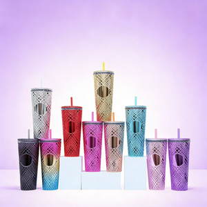 Vaso de Plástico de 710 ml con Pajita - Product Image 1