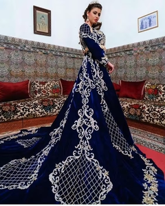 Elegante Lehenga Choli Estilo Medio Oriente ATIYA LIBAS, Color Personalizado, Bordado Zardozi, Material de Acetato, Largo hasta el Suelo - Product Image 2