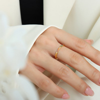 Bagues fines empilables classiques en acier inoxydable résistantes à la décoloration avec zircone multicolore, bijoux de mode unisexe