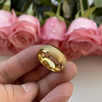 Hochwertiger Klassischer 18K Gelbgold Plattierter Hochzeitsring Breiter Mattierter Wolframstahl-Ring für Männer Frauen Paare