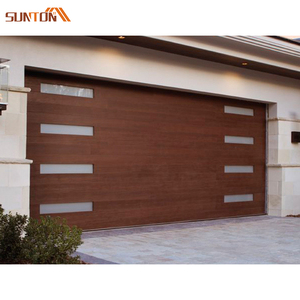 Portes <span class=keywords><strong>de</strong></span> <span class=keywords><strong>garage</strong></span> sectionnelles en aluminium imitation bois haut <span class=keywords><strong>de</strong></span> gamme, aspect panneaux en bois grainé électriques automatiques modernes - Product Image 4
