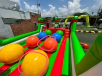 Course d'obstacles gonflable Wipeout Xtreme Ball Run Big Red Balls Leaps-N-Bounds Big Baller Wipeout Balles de sport
