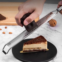 Râpe à main en acier inoxydable 304 à lame extra-affûtée pour légumes, gingembre, citron, chocolat et parmesan, avec poignée
