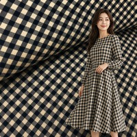 Tissu en coton 100% teint en fil à carreaux gingham, petits carrés, bleu marine et blanc cassé, tissé, pour chemises et robes, 145 cm, vente en gros