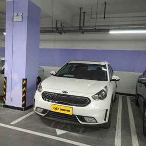 Voiture d'occasion <span class=keywords><strong>Kia</strong></span> <span class=keywords><strong>Niro</strong></span> 2017 1.6L Deluxe <span class=keywords><strong>Hybride</strong></span> SUV Compact Conduite à Gauche Boîte DCT 6 vitesses Essence Économique Voiture Familiale - Product Image 1