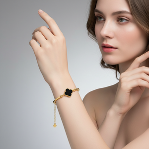 Großhandel Vergoldetes Edelstahl-Armband mit Vierblättrigem Kleeblatt-Anhänger für Damen, Hypoallergen, 13 Stile, OEM und ODM Akzeptiert - Product Image 2