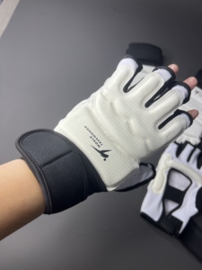 ถุงมือฝึกซ้อมคุณภาพสูง ครึ่งนิ้ว สำหรับเทควันโด - Product Image 3