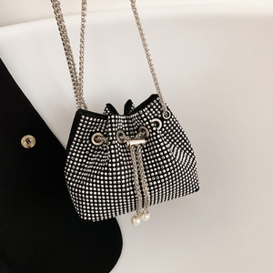Bolso de Mano Tipo Cubo con Cadena y Perlas para Mujer, Estilo Moderno, Precio Económico, Ideal para Bodas y Eventos Nocturnos, Proveedor Tanjing - Product Image 3