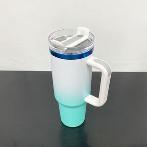 Gobelet H2.0 40oz bleu avec revêtement en poudre couleur blanc dégradé et finition ombrée sous le verre - Product Image 3