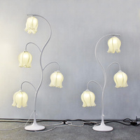 Lampe sur pied à 5 têtes en forme de fleur de lotus blanche, abat-jour en tissu, pour décoration de lieux de mariage et éclairage d'allée