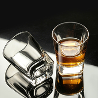 Verres à shot de luxe sans plomb de 1,5 oz à base épaisse avec logo personnalisé, base carrée transparente de qualité supérieure pour whisky, tequila, vodka et spiritueux