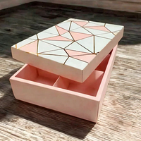 Boîte à gâteaux Macaron en papier d'art de qualité alimentaire Emballage cadeau gaufrage avec revêtement UV pour biscuits Muffins Cupcakes avec inserts en papier