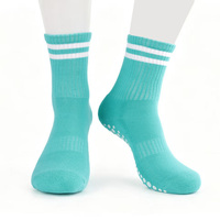 Chaussettes GOTS OCS OEM personnalisées à rayures, pour le sport, le yoga et le Pilates, en coton absorbant la transpiration, avec points antidérapants et soutien de la voûte plantaire