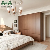 Armoire de chambre moderne en noyer avec portes de placard intégrées, tiroirs bas et rangement mural complet