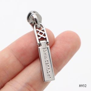 Tirette de <span class=keywords><strong>fermeture</strong></span> <span class=keywords><strong>éclair</strong></span> en alliage de zinc de 30 mm, design personnalisé de luxe, avec logo, plaqué argent, petite tirette en métal # 3 pour sacs et vêtements - Product Image 2