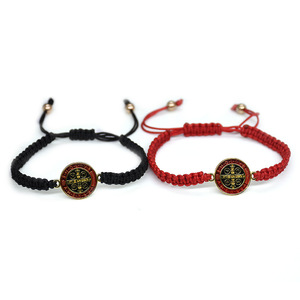 Pulsera trenzada de San Benito con cordón rojo y negro, amuleto de cruz, joyería de regalo unisex - Product Image 4