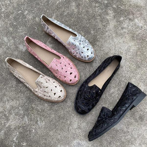 Nuevo diseño de zapatos individuales de flores de verano, zapatos planos transpirables para mujer, zapatos mocasines ligeros y suaves con punta redonda - Product Image 1