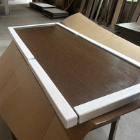 Porte intérieure moderne à panneau plat sur mesure avec finition grain de bois pour projets résidentiels, hôteliers et d'appartements