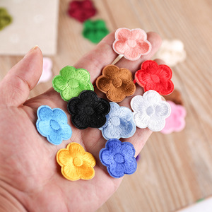 33 couleurs ordinateur fleurs brodées petite fleur de prunier vêtements décoration Patch draps de lit nappe fer sur patchs de réparation - Product Image 1