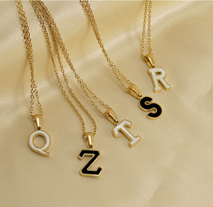 Mẹ hàu của vỏ trắng đen 18K Vàng titan thép không gỉ Bảng chữ cái ban đầu 26 thư Mặt dây chuyền trang sức vòng cổ - Product Image 1