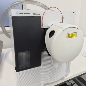 Spectromètre de masse à quadrupôle unique 6120 entièrement testé, largeur de bande spectrale de 2 nm, résolution de longueur d'onde de 1 nm, poids de 16,5 kg - Product Image 2