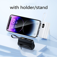 Mini Banco de Energía Portátil de PVC de 5000 mAh con Conector de Cola, Pantalla Digital y Cable Integrado de Doble Cabezal, Soporte para Teléfono Celular KC 3 en 1