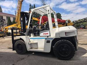 Montacargas de la marca japonesa TCM de 1.5, 2.5, 3, 3.5, 5, 7, 8 y 10 toneladas, Komatsu, Heli, Mitsubishi, Equipos de Construcción - Product Image 2
