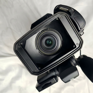 Caméra vidéo professionnelle Full HD à porter sur l'épaule MC2500 Zoom optique 12x HXR-MC2500C - Product Image 1