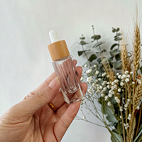 Vente en gros de flacons compte-gouttes en verre épais de luxe de 5 ml, flacons vides pour sérum avec col en bambou pour les soins de la peau, les parfums et les huiles essentielles