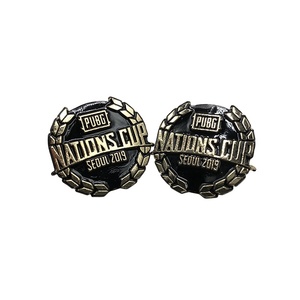 Insignia Redonda de Metal Dorada con Impresión Personalizada para Regalos - Product Image 5