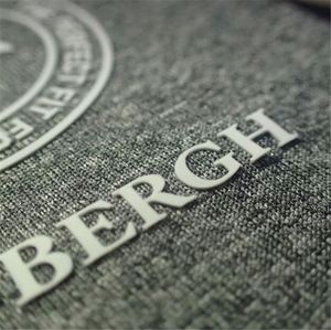 Étiquette en caoutchouc souple 3D personnalisée avec logo, patch en TPU et silicone, étiquette thermocollante en vinyle de silicone pour vêtements - Product Image 1