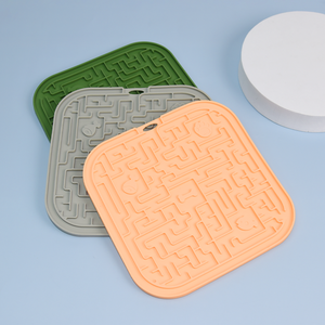 Alfombrilla de Silicona para Lamer para Mascotas, Diseño Nuevo, para Alimentar y Entretener a los Perros con Mantequilla de Maní, Reduce el Aburrimiento - Product Image 5