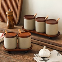 Ensemble de pots à épices en céramique avec couvercle en bois, cuillère, plateau surélevé, étiquettes tableau noir, récipients à sel et sucre pour comptoir de cuisine