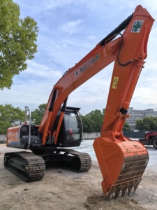 Modèle 2023, 99% neuf, excavatrice sur chenilles Hitachi 20 tonnes ZX200 CE, moteur EPA, fabrication japonaise, Zaxis 200, puissance de creusement élevée, boîte de vitesses - Product Image 2