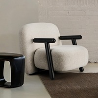 Canapé individuel moderne et minimaliste en tissu rembourré, idéal pour les appartements ou les hôtels