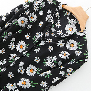 Abito Midi in Seta di Gelso con Stampa Margherita a Maniche Lunghe da Donna, con Cintura, Lusso Estivo 2024 - Product Image 3