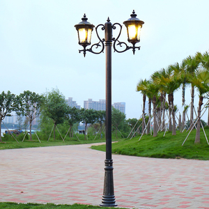 Lámpara de Jardín Exterior, Poste de Latón con LED Blanco Cálido, Pantalla de Vidrio, IP66, Sensor de Movimiento, Energía Solar, CA 220V, Garantía de 10 Años - Product Image 4