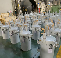 Transformateur immergé dans l'huile monophasé 75 kVA monté sur poteau, 13,2 kV vers 120/240 V, pour la distribution d'énergie agricole en zone rurale