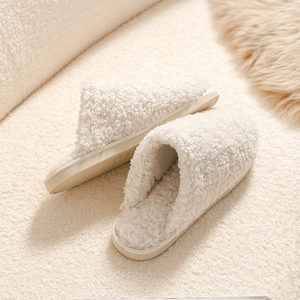 Pantuflas de Mujer de Felpa Suave Color Crema, con Forro de Peluche, Cerradas, Antideslizantes, para Interiores - Product Image 1