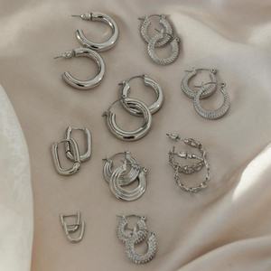 Boucles d'oreilles créoles épaisses géométriques minimalistes en acier inoxydable, étanches et inaltérables, pour femmes, vente en gros - Product Image 1