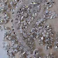 Appliques en dentelle brodée de fleurs, strass et perles pour la bordure d'épaule de robe de mariée